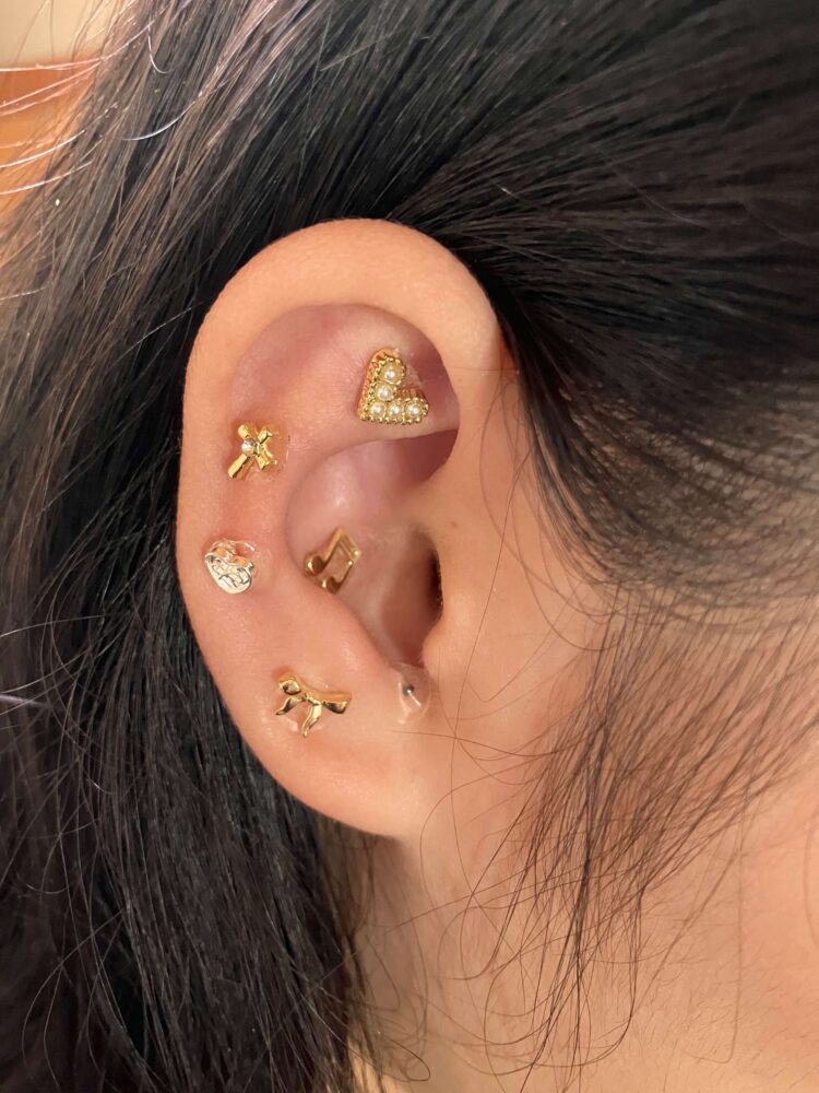 名古屋市守山区 プライベートサロン 鍼灸HEROさんの耳つぼジュエリー(右耳)